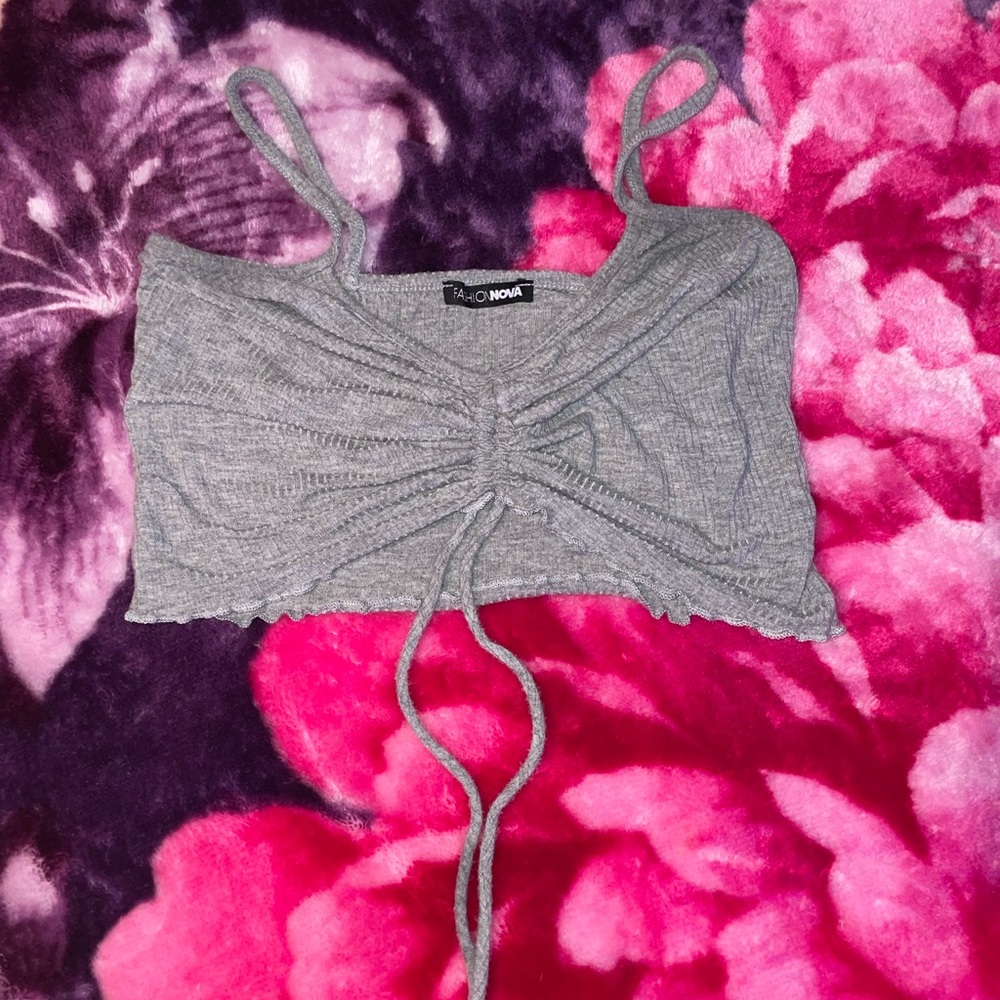 grey cropped tank top from fashion nova with adjustable strings in front☑️